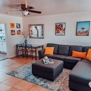  Holiday home *free Parking Near Strip Cozy 2br Side: A